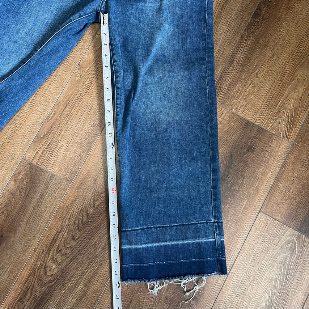 Old Navy Women’s Wide Leg High Rise Jeans Size 4 Stretch raw hem cropped - Picture 6 of 13
